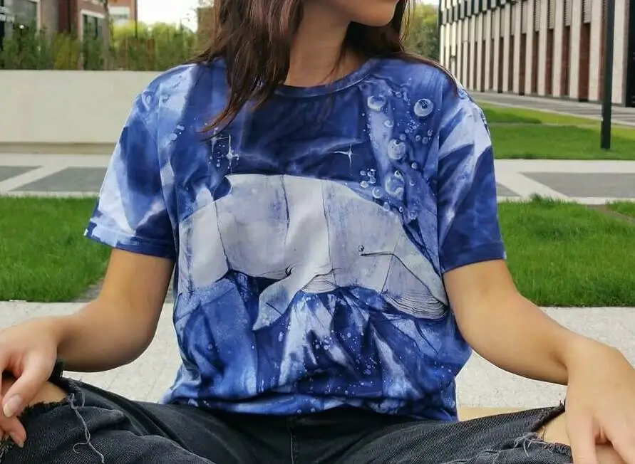 Горячий батик на одежде: Кит